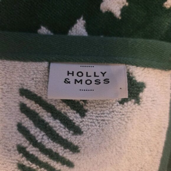 Green Christmas Tree Bath Towel Holly & Moss NEW 28" x 52" Holiday Linens - Picture 4 of 7
